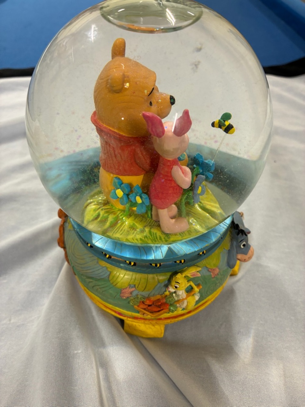 Disney Store Winnie the Pooh Piglet Musical Snow Globe 1963 READ - Picture 5 of 8